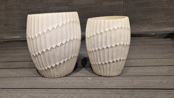 kaufen Einzigartiger Bauplanter mit glatter Oberfläche und Drainagehöhlen online manufacture