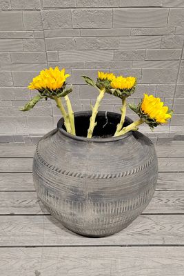 kaufen Runde Form Vintage-Stil Fiber Clay Planter mit handgeschnitzter Oberfläche online manufacture