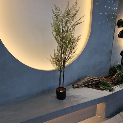 Ultra realistischer künstlicher Fernbaum - üppig grün, UV-beständig, wenig Wartung