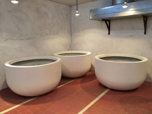 Keramische oder Glasfasergeschneiderte Blumenkrüge für Innen- und Außendekoration