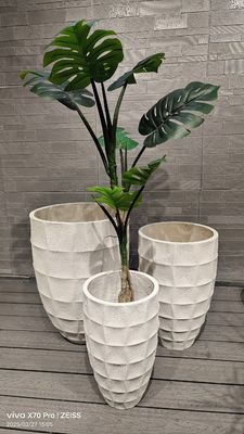 Weiß Elegante Winkelgeometrische Formen Rundes zeitgenössisches Aussehen Fiber Clay Planter