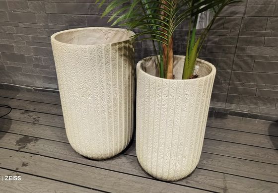 Hellbeige vertikal angeordnete dünne Streifen Texturen runde Faser-Ton-Dachgärten Topf