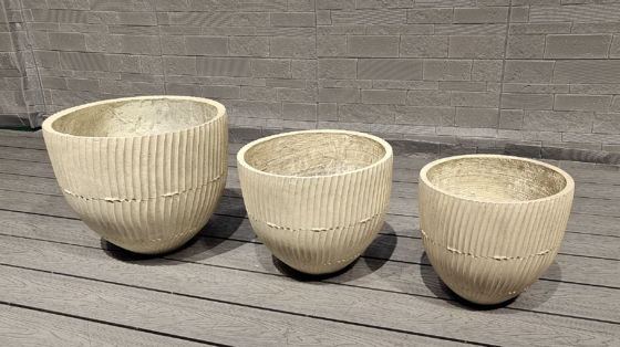 Warme natürliche beige rhythmische taktile Muster runde Faser Tonplanter Haus Veranda Projekt